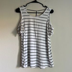 ⭐️ Love on a Hanger Cold Shoulder Top